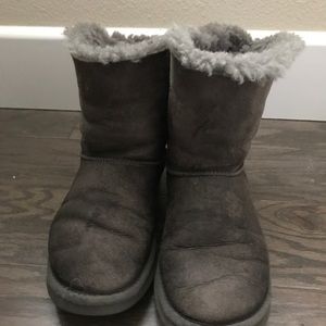 Gray uggs w bows in back